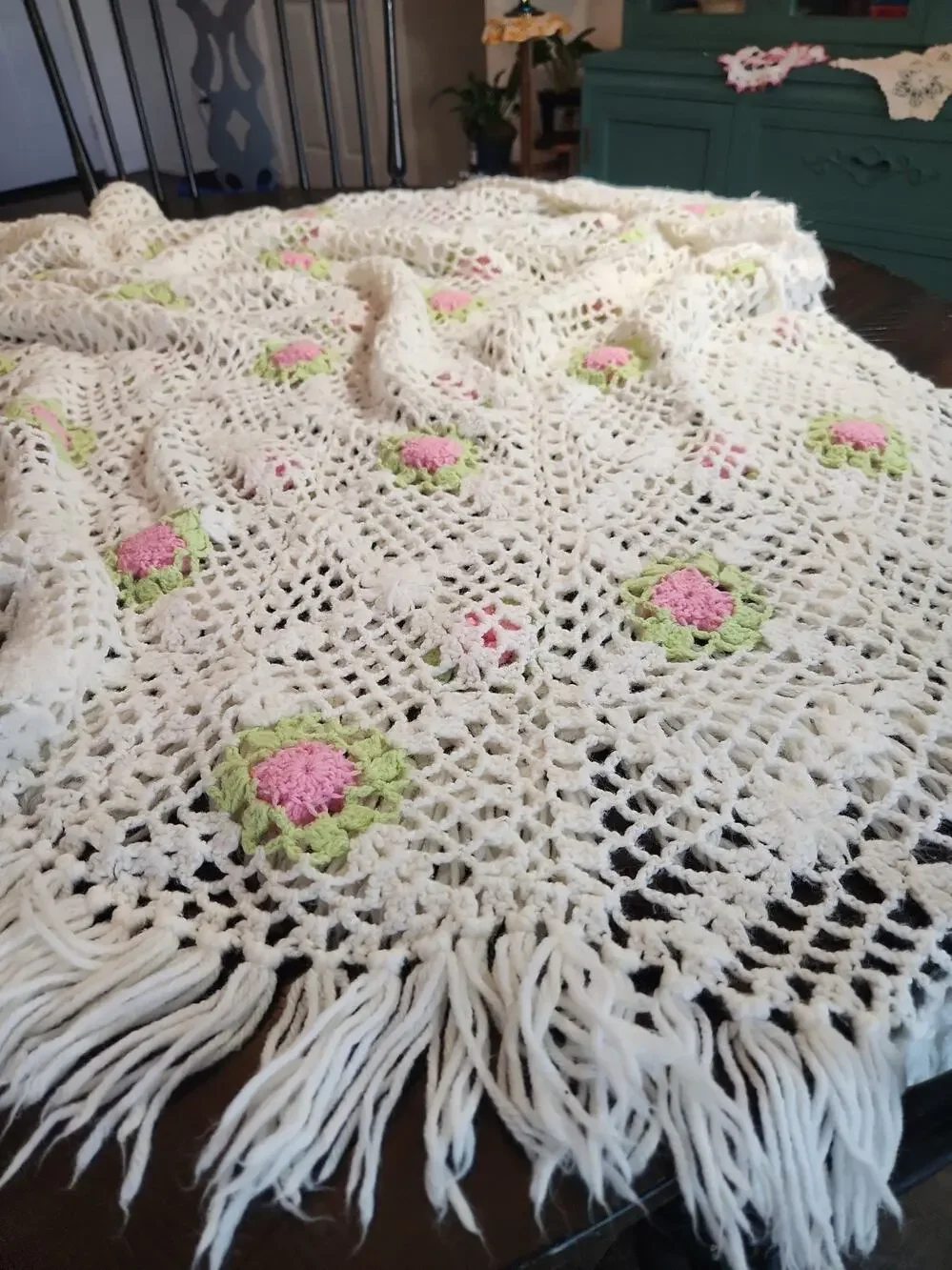 Vintage Handmade Crochet Afghan Bedspread 55x100 Pink 3D Roses Ivory Fringe